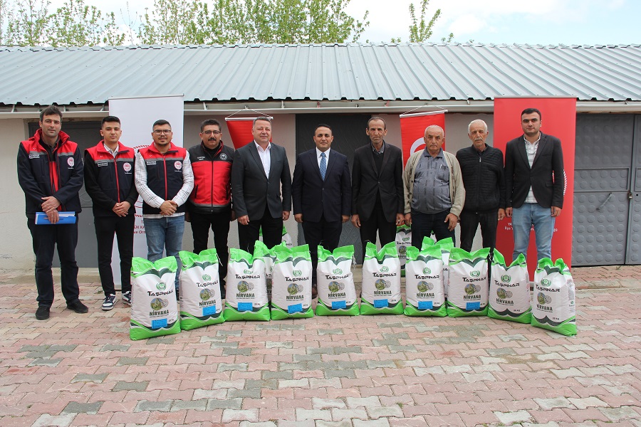 aa-20250425-37748471-37748467-yalihuyukte-ciftcilere-yaglik-kuru-fasulye-tohumu-dagitildi.jpg