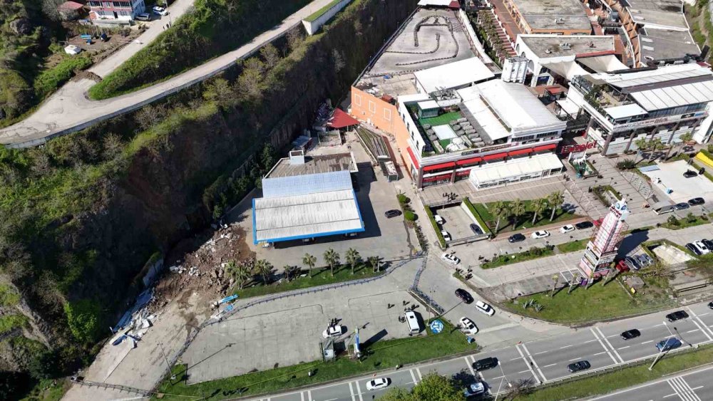 Samsun’da 3 kişinin öldüğü heyelan bölgesi havadan görüntülendi