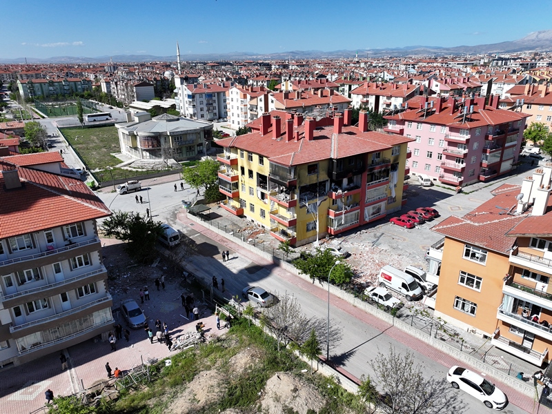 aa-20250505-37849150-37849147-konyada-bir-binada-meydana-gelen-patlamayi-mahalle-sakinleri-anlatti-002.jpg