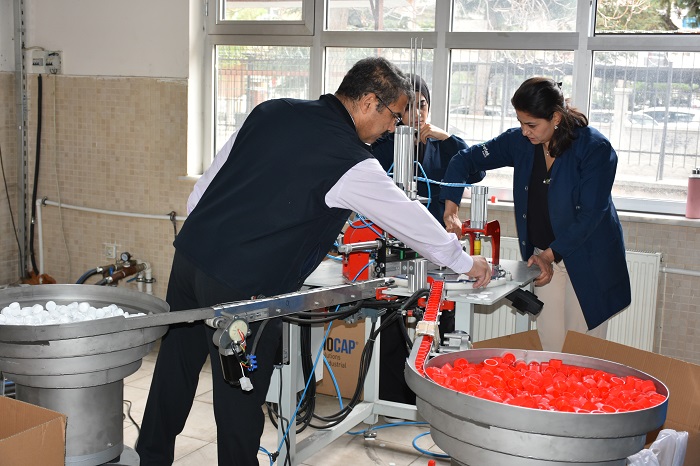aa-20250506-37858105-37858093-plastik-sektorune-katki-saglayan-meslek-liseliler-para-da-kazaniyor.jpg