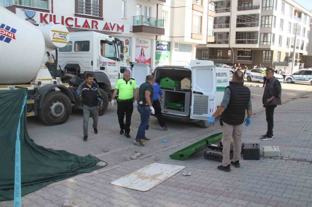 Konya'da beton mikserinin altında kalan yaşlı adam hayatını kaybetti