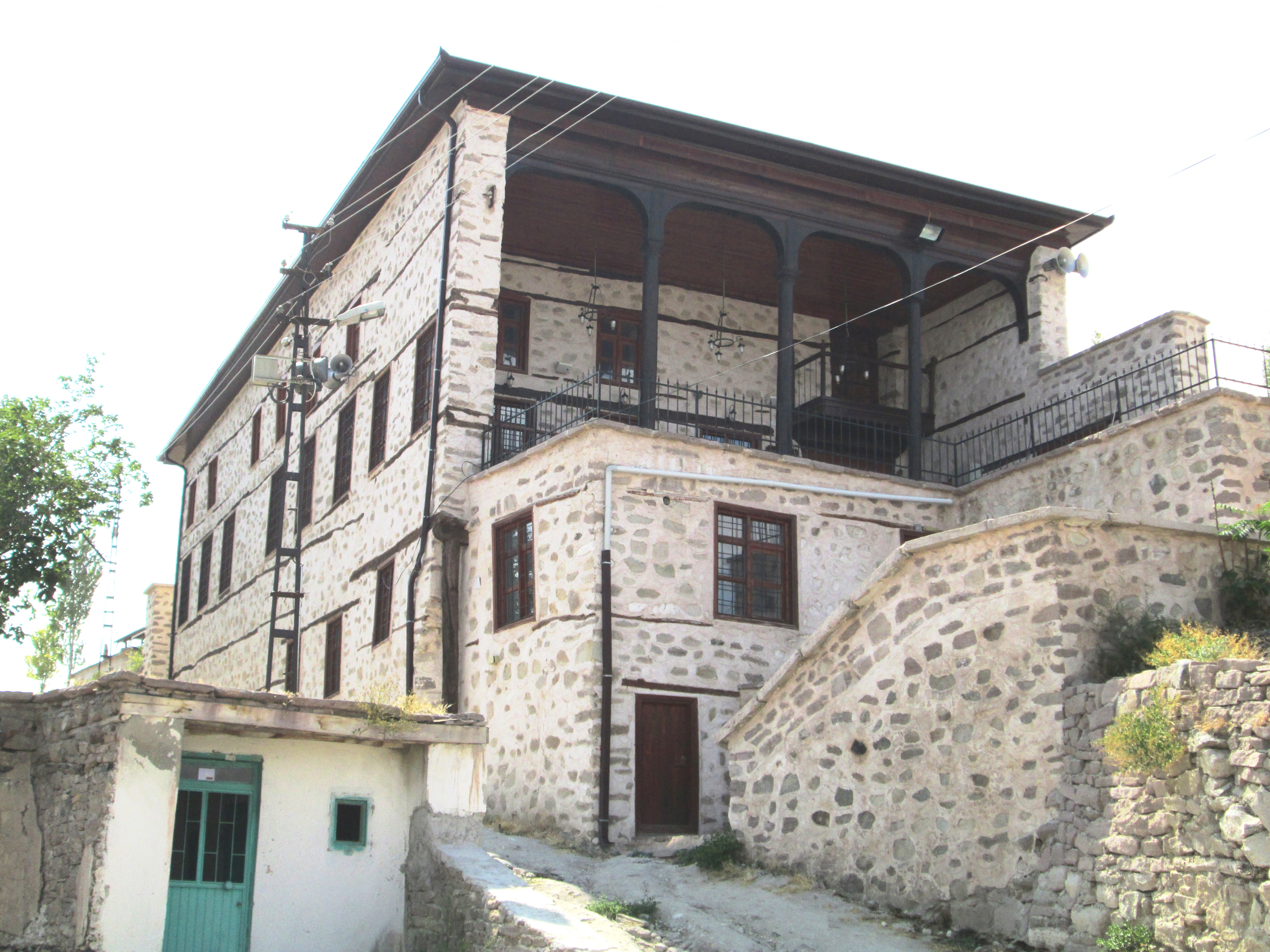 mezar-yakasi-camii.jpg