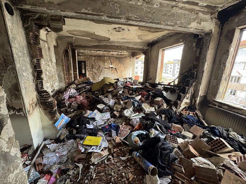 aa-20250507-37869996-37869990-konyada-dogal-gaz-kaynakli-patlamanin-yasandigi-binanin-sakinleri-o-geceyi-anlatti.jpg