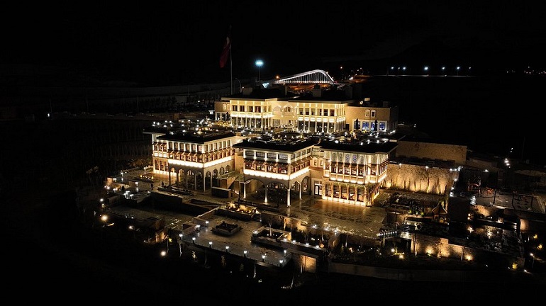 zamanin-izinde-bir-saheser.jpg