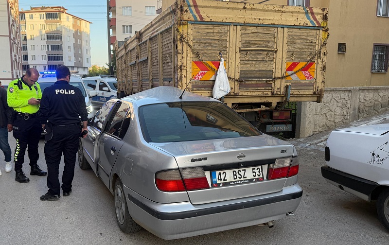 aa-20250508-37890951-37890950-otomobil-park-halindeki-kamyonun-altina-girdi.jpg