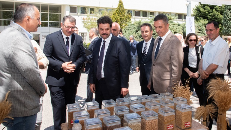 selcuk-universitesinde-tarim-teknolojileri-festivali-basladi-2.jpg