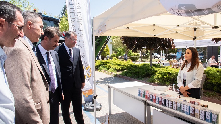 selcuk-universitesinde-tarim-teknolojileri-festivali-basladi-4.jpg