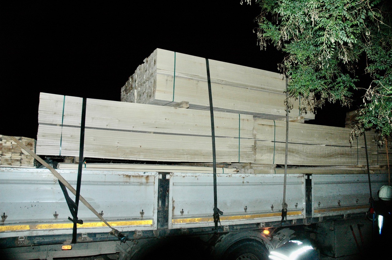 aw463005-03.jpg