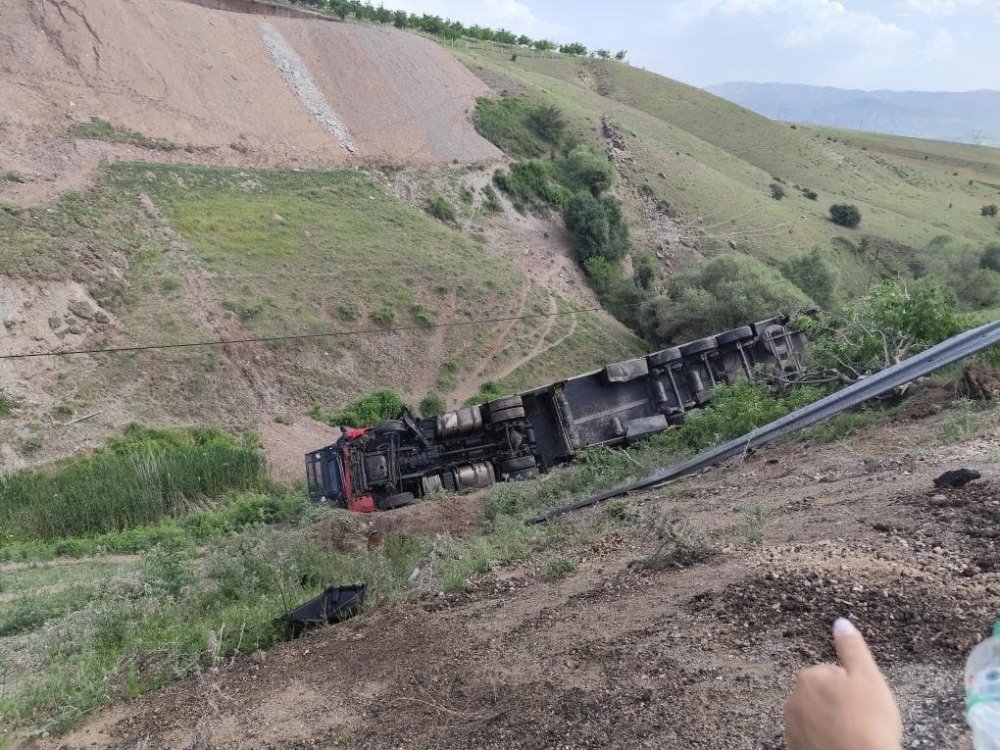 Elazığ’da feci kaza: 1 ölü, 2 ağır yaralı