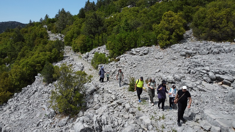 aa-20250528-38105912-38105898-tarihi-kervan-ve-goc-yolu-gecmisin-izini-suren-dogaseverlerin-yeni-rotasi-oldu.jpg