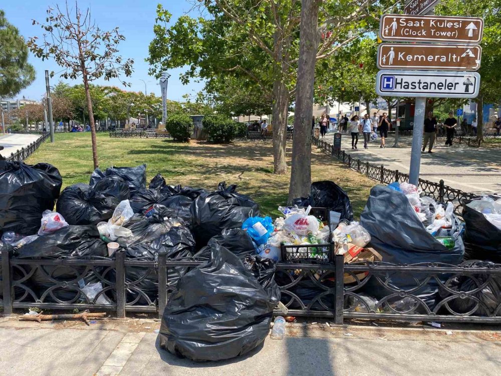 İzmirlilerin bitmeyen çilesi: Lağım kokusu yetmezmiş şimdi de çöp kokusu!