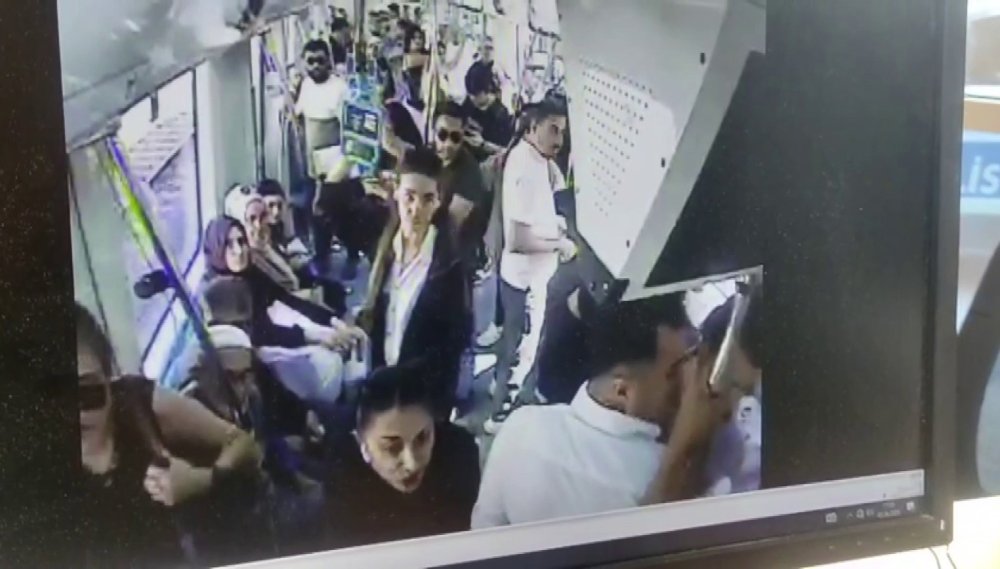 Marmaray’daki yumruk olayında yeni gelişmeler: Genç kız kendisine hakaret edenbabadan şikayetçi oldu