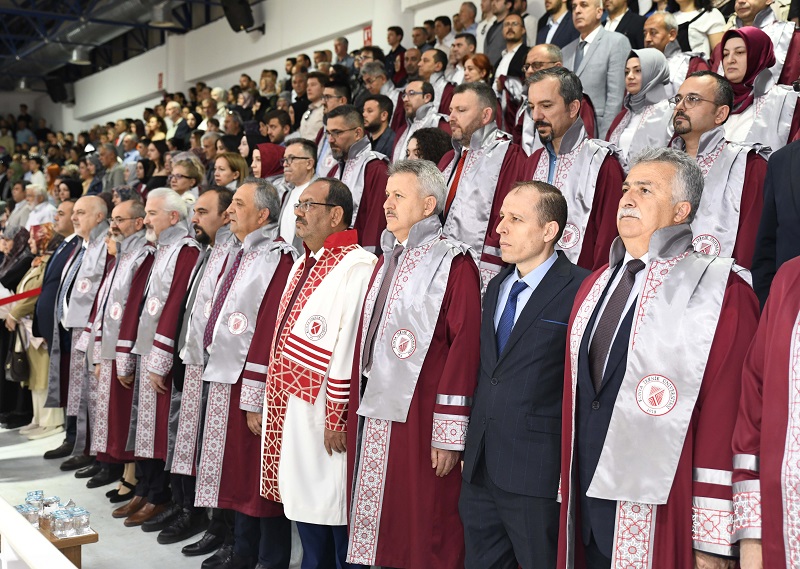 ktun-muhendislik-ve-doga-bilimleri-fakultesinde-mezuniyet-coskusu-01-3.jpg