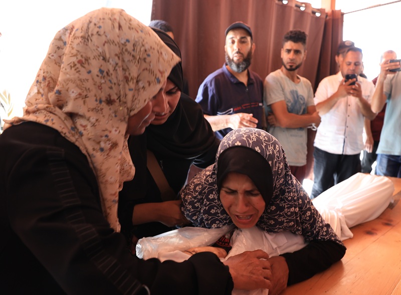 aa-20250607-38212707-38212688-filistinli-annenin-israilin-oldurdugu-cocuguna-vedasi-yurekleri-burktu.jpg
