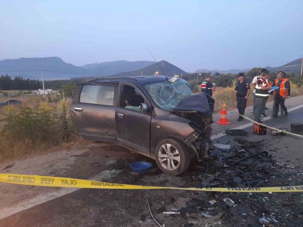 İzmir’de zincirleme trafik kazası: 5 ölü, 2 yaralı