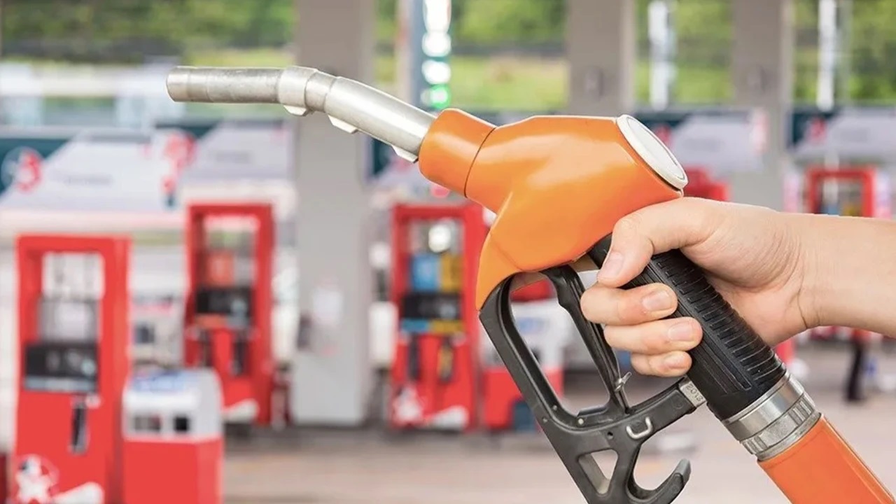 benzine-bir-zam-daha-tabelalar-yine-degisti-7-ocak-2025-akaryakit-fiyatlari-qwdr.jpg
