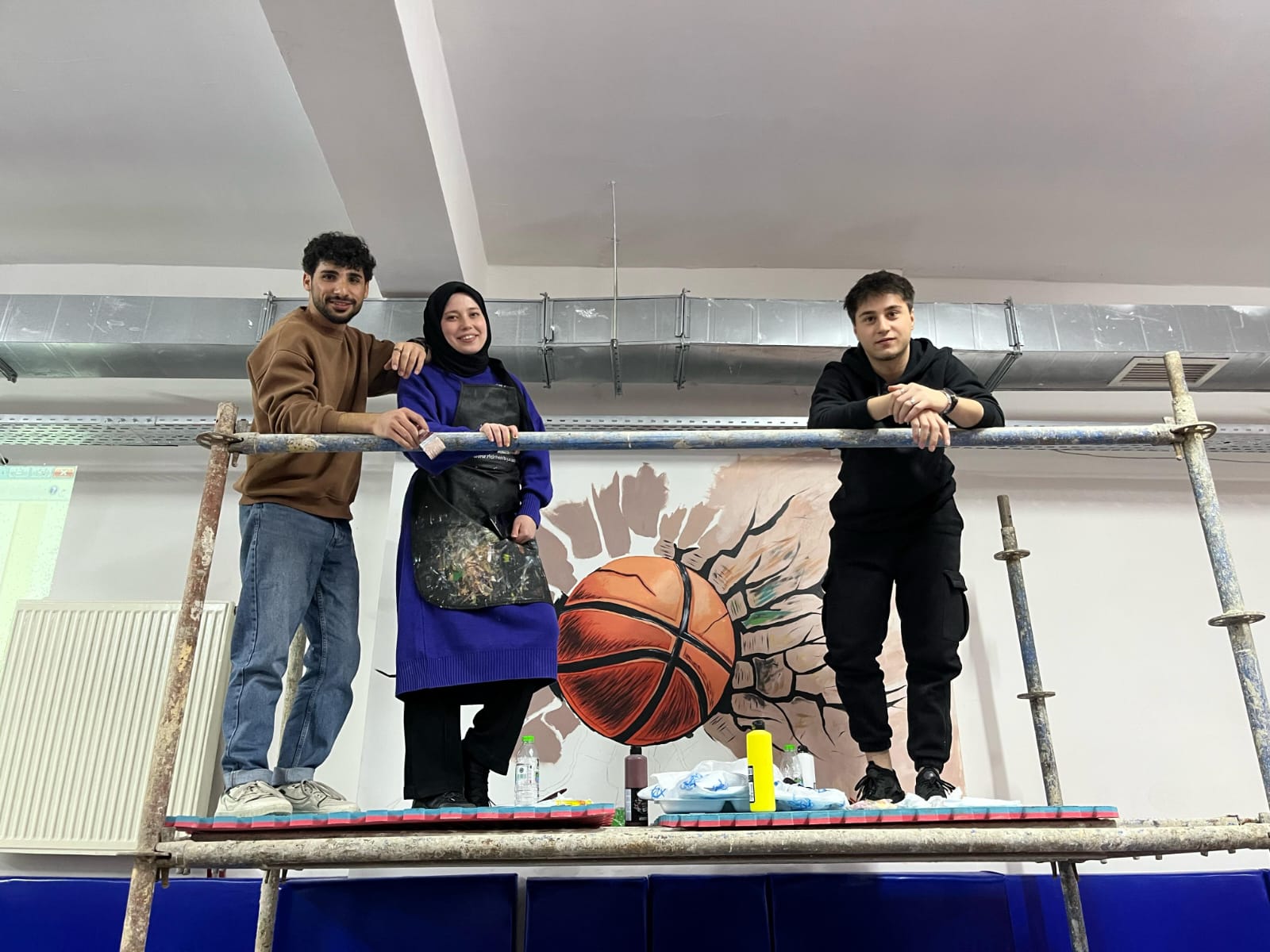 aa-20250615-38285439-38285431-konyada-universite-ogrencileri-okul-duvarlarini-renklendiriyor.jpg