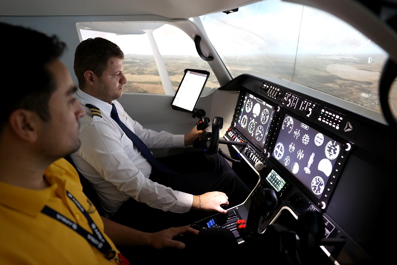 aa-20250618-38311106-38311099-pilot-adaylari-simulasyon-merkezinde-gercek-zamanli-ucus-deneyimi-yasiyor.jpg