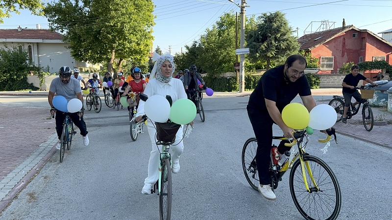 aa-20250629-38417293-38417289-nisanli-cift-gurultu-kirliligine-dikkati-cekmek-icin-bisikletlilerle-konvoy-olusturdu.jpg