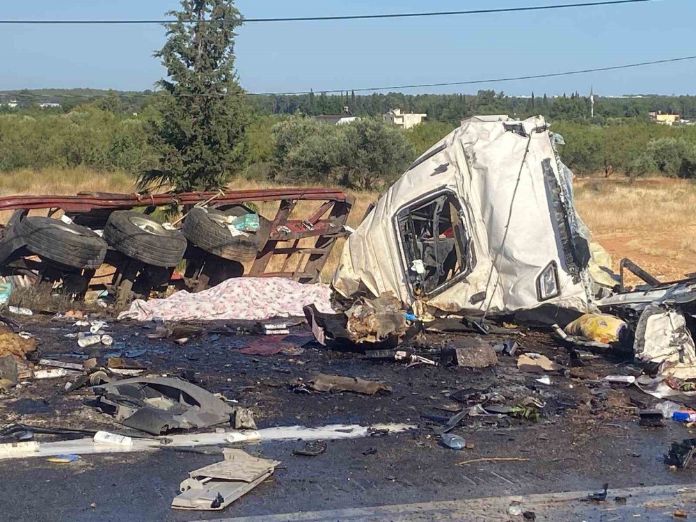 İki tır çarpıştı: 1 ölü, 1 yaralı