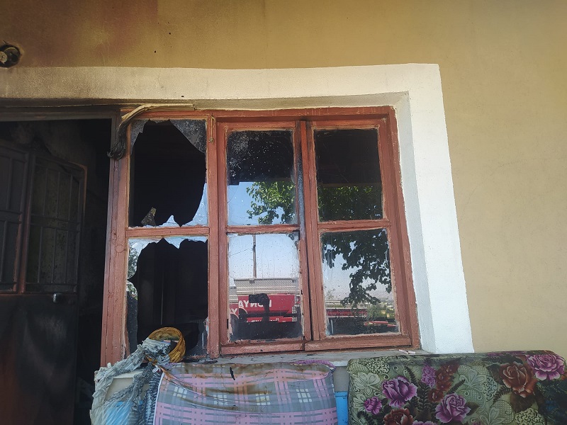 aa-20250703-38460015-38460011-aksehirde-yanan-ev-kullanilamaz-hale-geldi.jpg