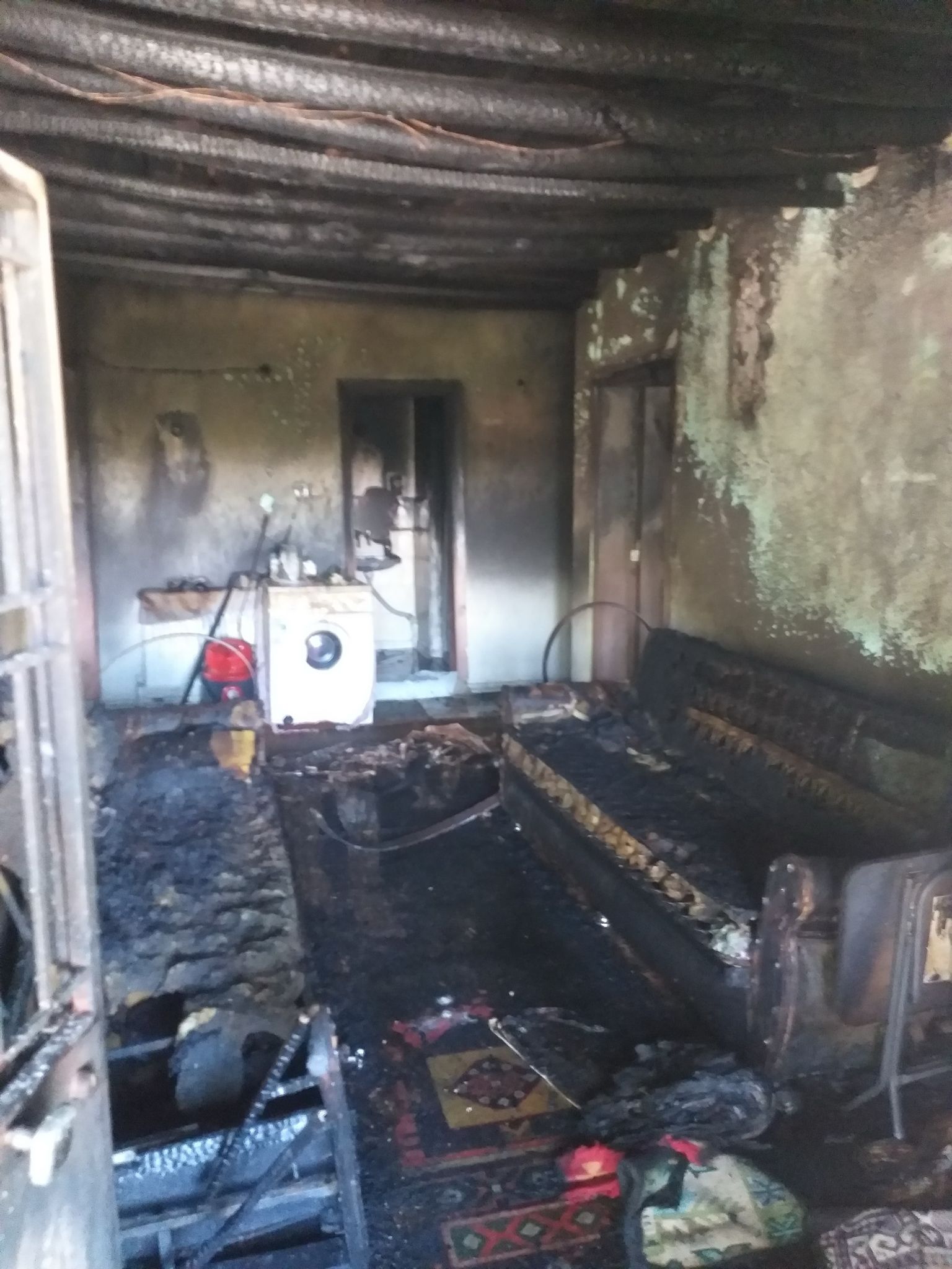 aa-20250703-38460015-38460012-aksehirde-yanan-ev-kullanilamaz-hale-geldi.jpg