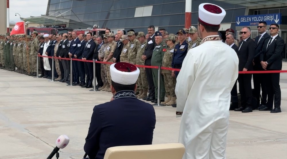 Pençe-Kilit bölgesinde şehit olan askerler için Yüksekova’da uğurlama töreni düzenlendi