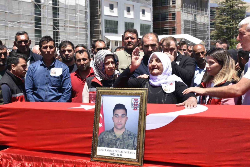 Şehit Piyade Sözleşmeli Er Celalettin Uyanık, son yolculuğuna uğurlandı