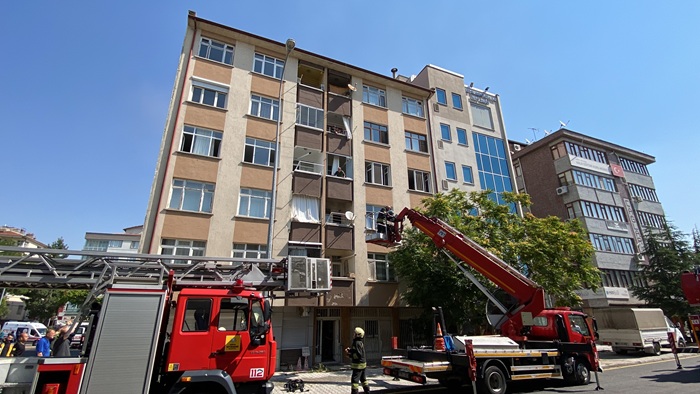 aw500243-02.jpg