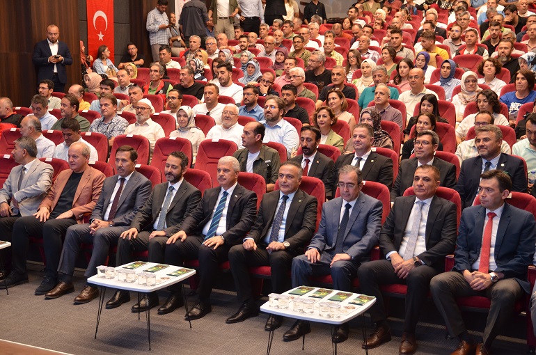 aa-20250723-38640912-38640907-tam-bugday-ekmegi-yayginlastirma-kampanyasi-pilot-il-secilen-konyada-basladi.jpg