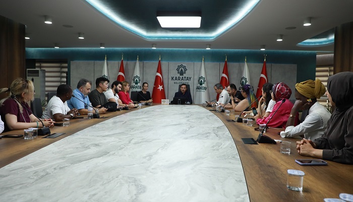 yabanci-ogrencilerden-baskan-kilcaya-ziyaret-2.jpg