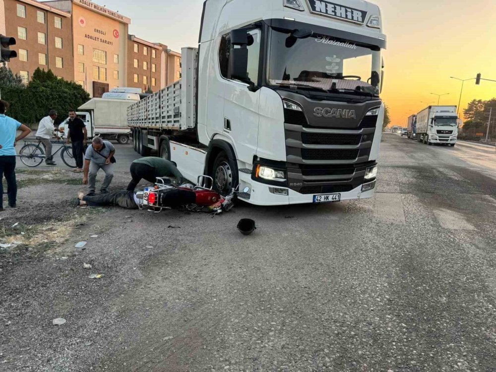 Konya Ereğli'de TIR'la çarpışan motosikletin sürücüsü hayatını kaybetti