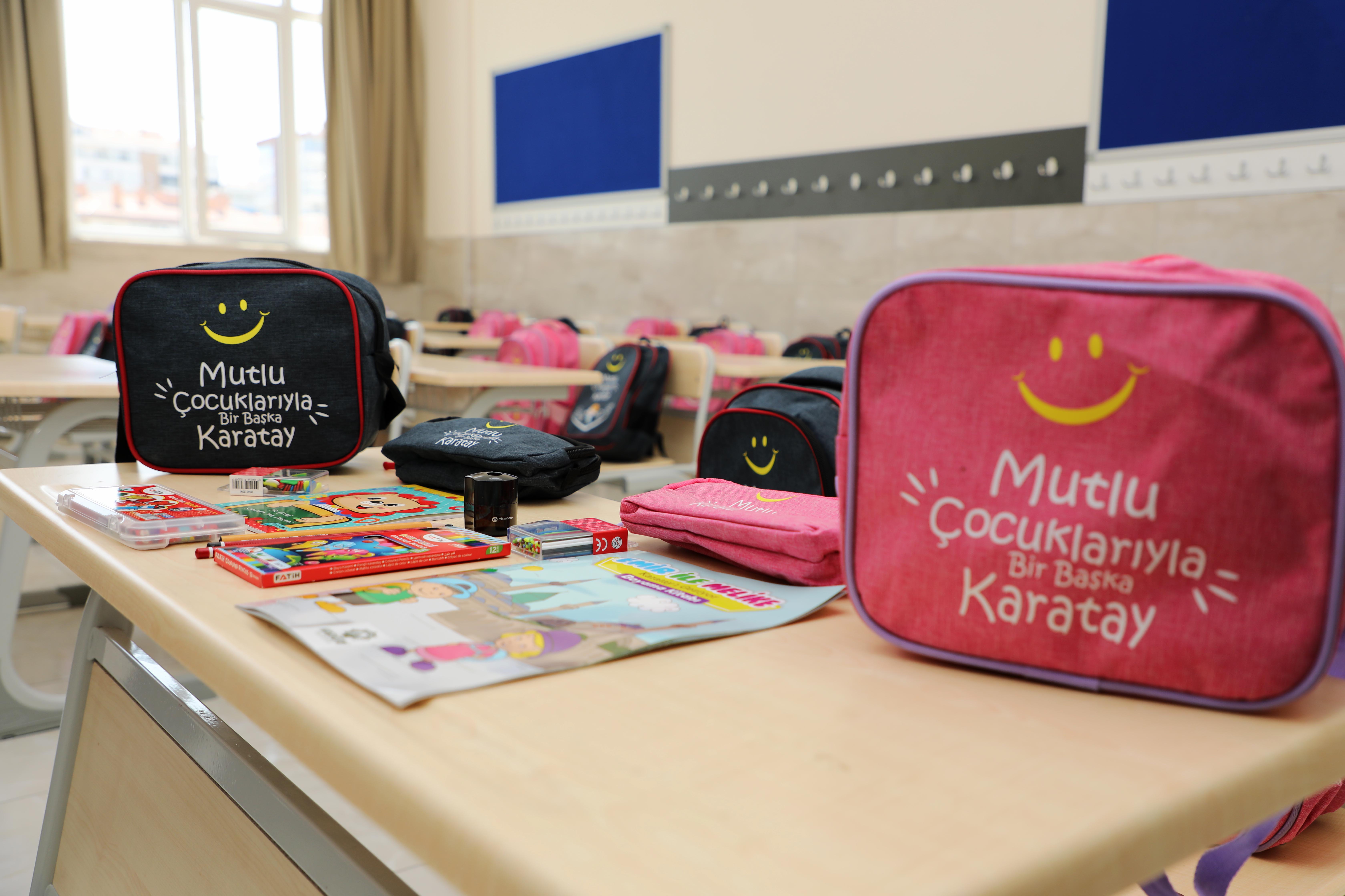 okul-cantasi-ve-kirtasiye-seti-hediyesi-2.jpg