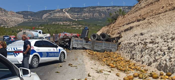 karaman-mut-kavun-yuklu-kamyon-otobus-kaza.jpg