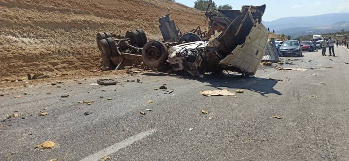karaman-mut-kavun-yuklu-kamyon-otobus-kaza3-001.jpg