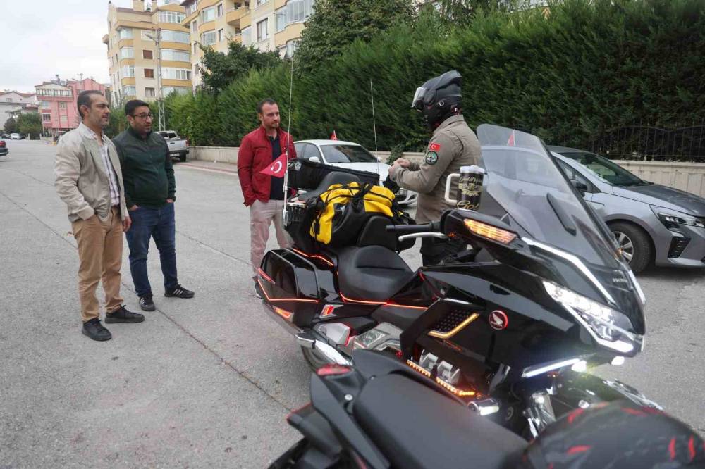 Tam 3 bin 707 kilometre: Motosikletle umreye gitmek için yola çıktı