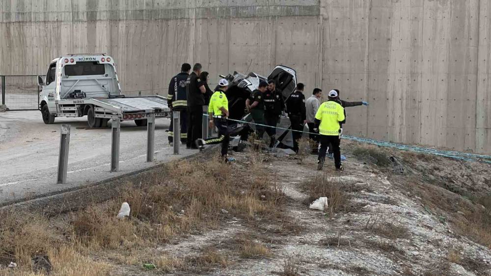 Konya’da yol kenarına uçan otomobilin sürücüsü hayatını kaybetti