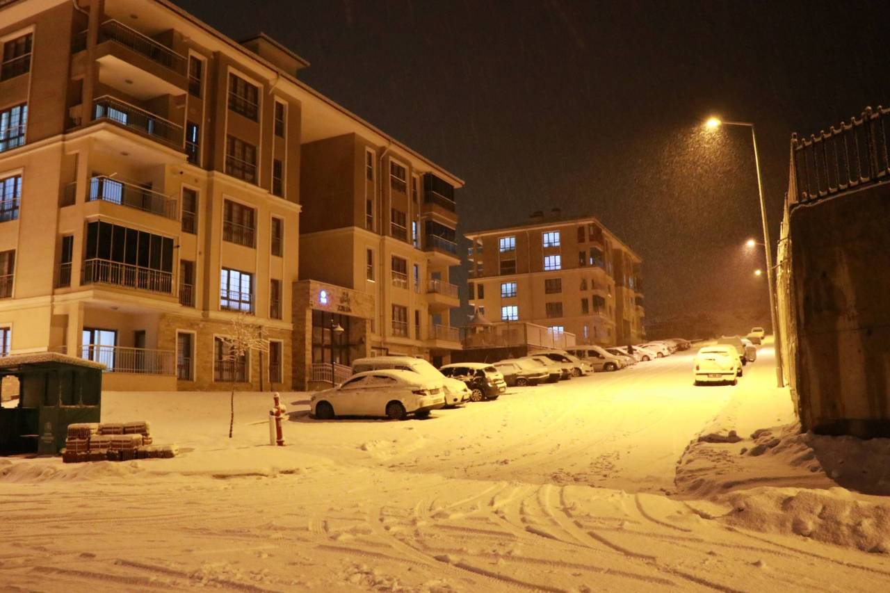 konyada-ilginc-hava-durumu-kar4.jpg