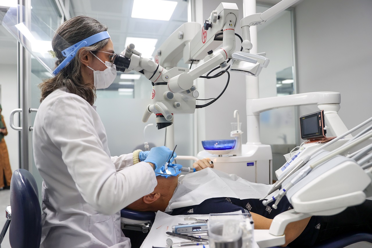 aa-20260124-40352075-40352071-dise-mikro-duzeyde-mudahale-tedavi-basarisini-ve-dayanim-omrunu-artiriyor.jpg