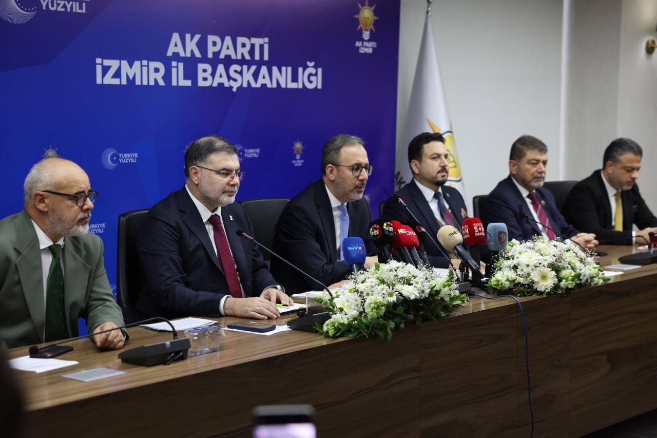 ak-parti-izmir-toplanti-1.jpg