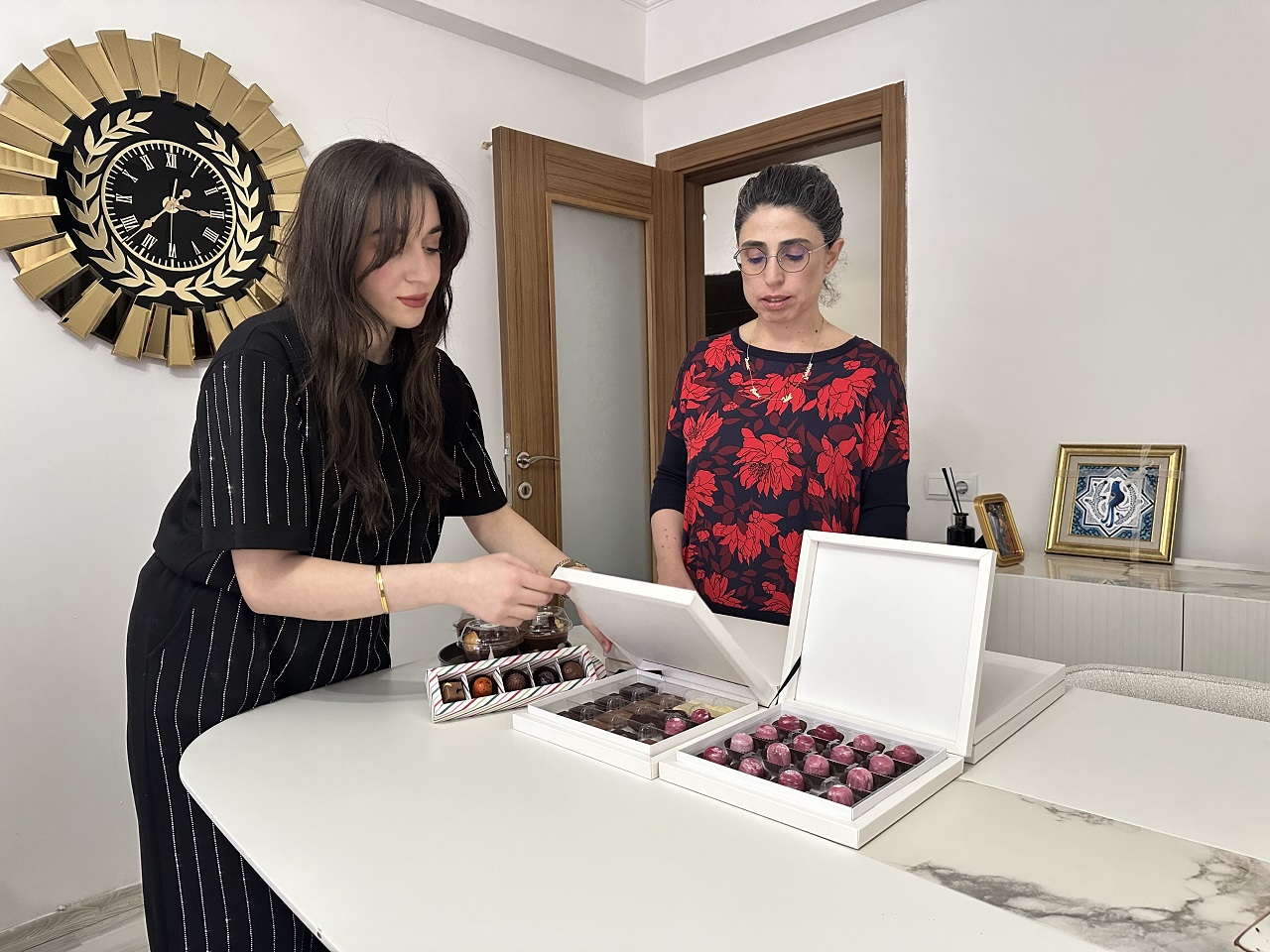 aa-20260226-40669990-40669982-iki-kadin-kursta-ogrendikleri-butik-cikolata-uretimini-meslege-donusturdu.jpg