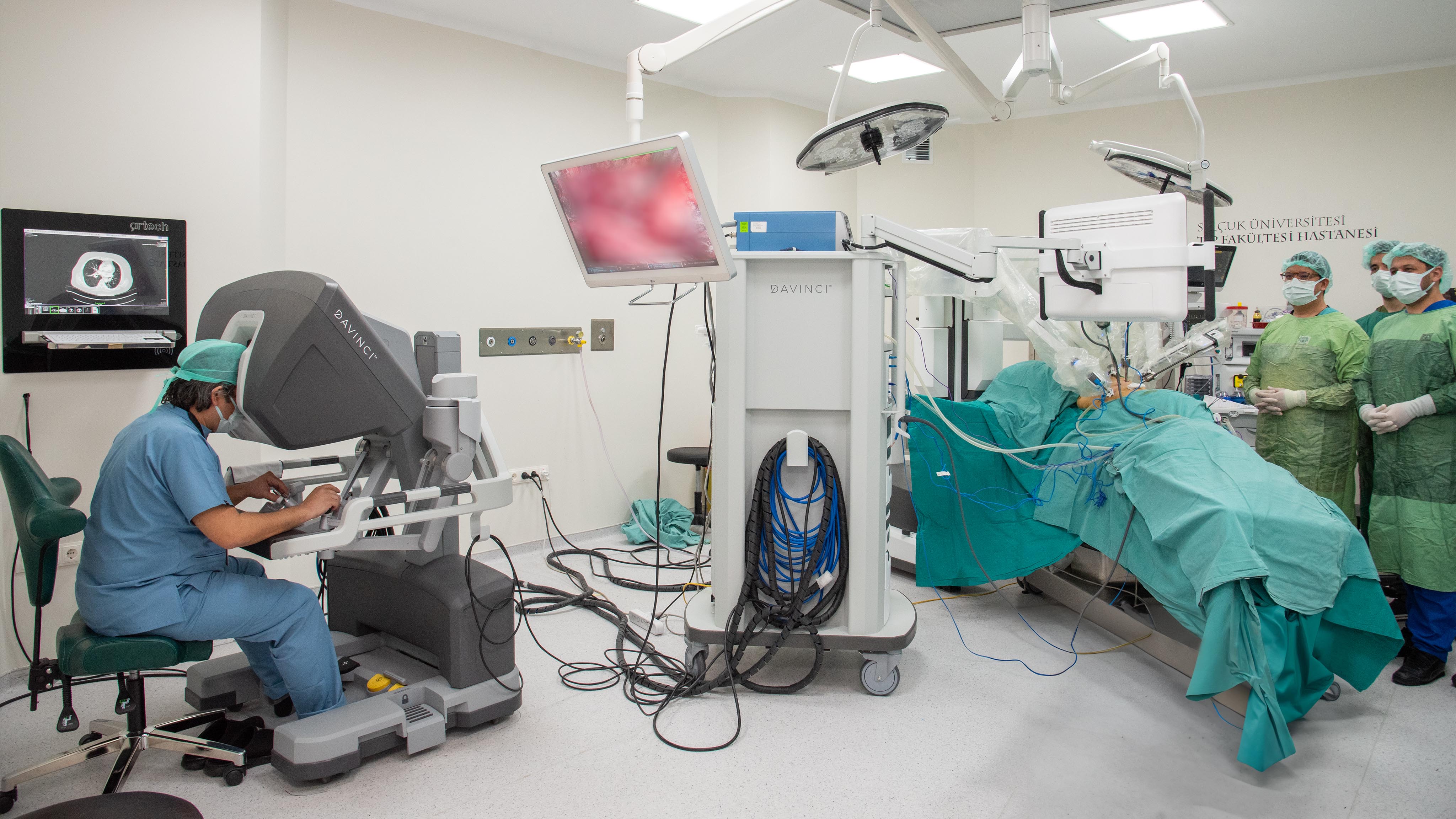 selcuk-robotik-cerrahi-1.jpeg