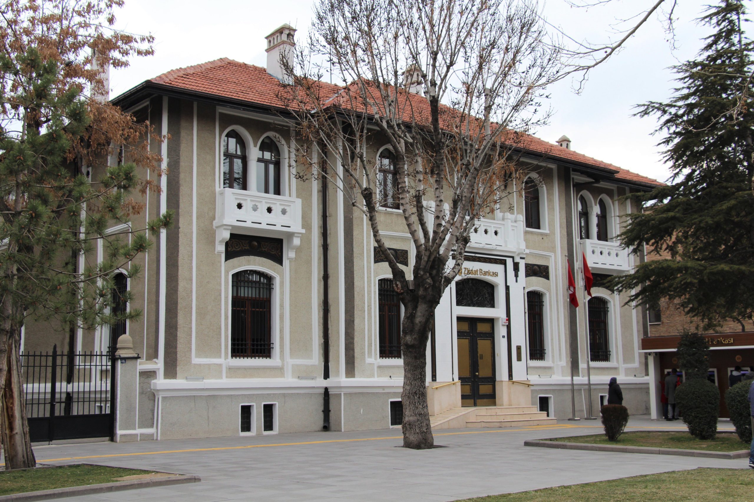 ziraat-bankasi-binasi-konya-scaled.jpg