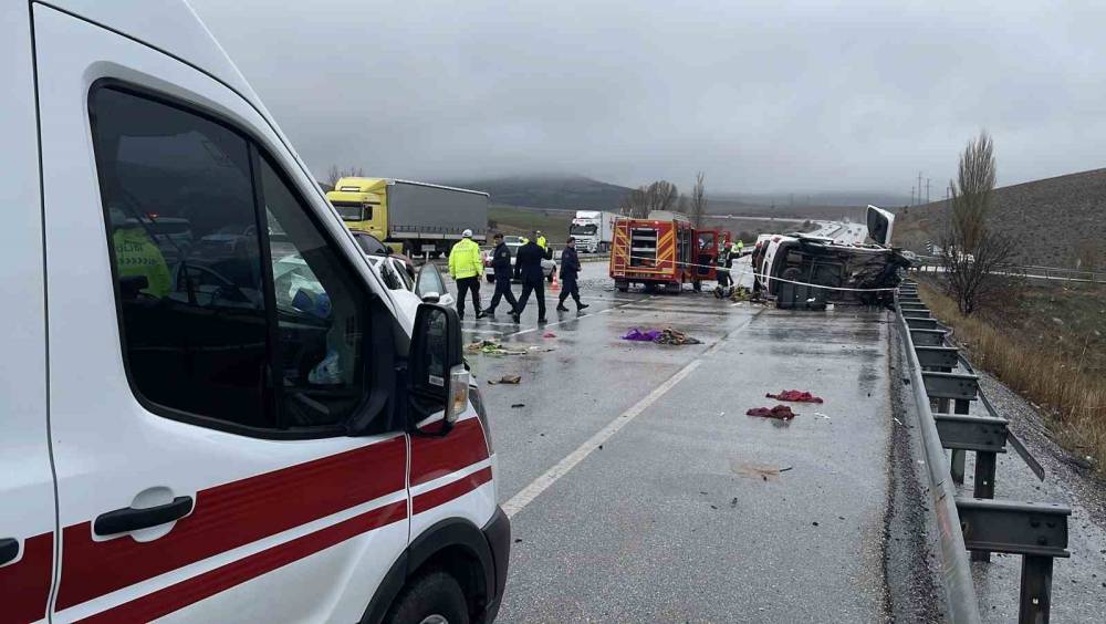 Konya’da yürek yakan kaza: Baba oğul öldü, 4 kişi yaralandı