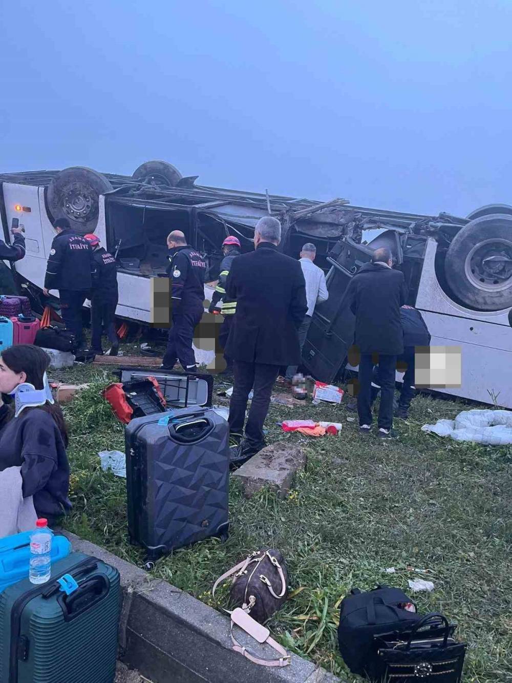 Bayram sabahı yolcu otobüsünde can pazarı: 2 ölü, 17 yaralı