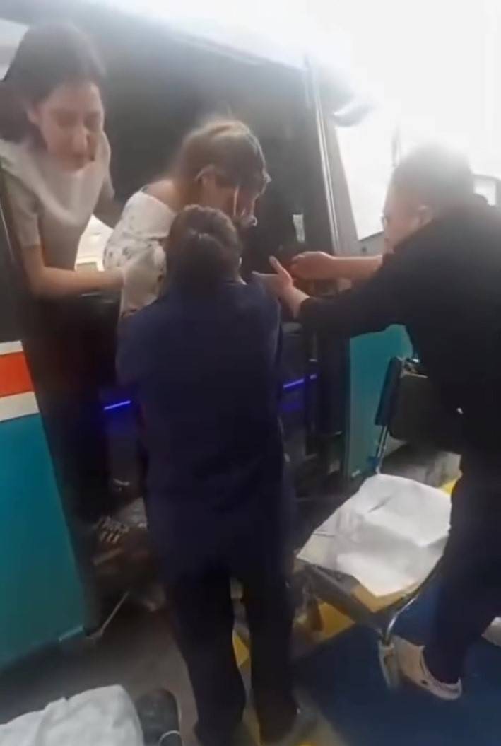 Yolculuk sırasında sancılanan kadın dolmuşta doğum yaptı