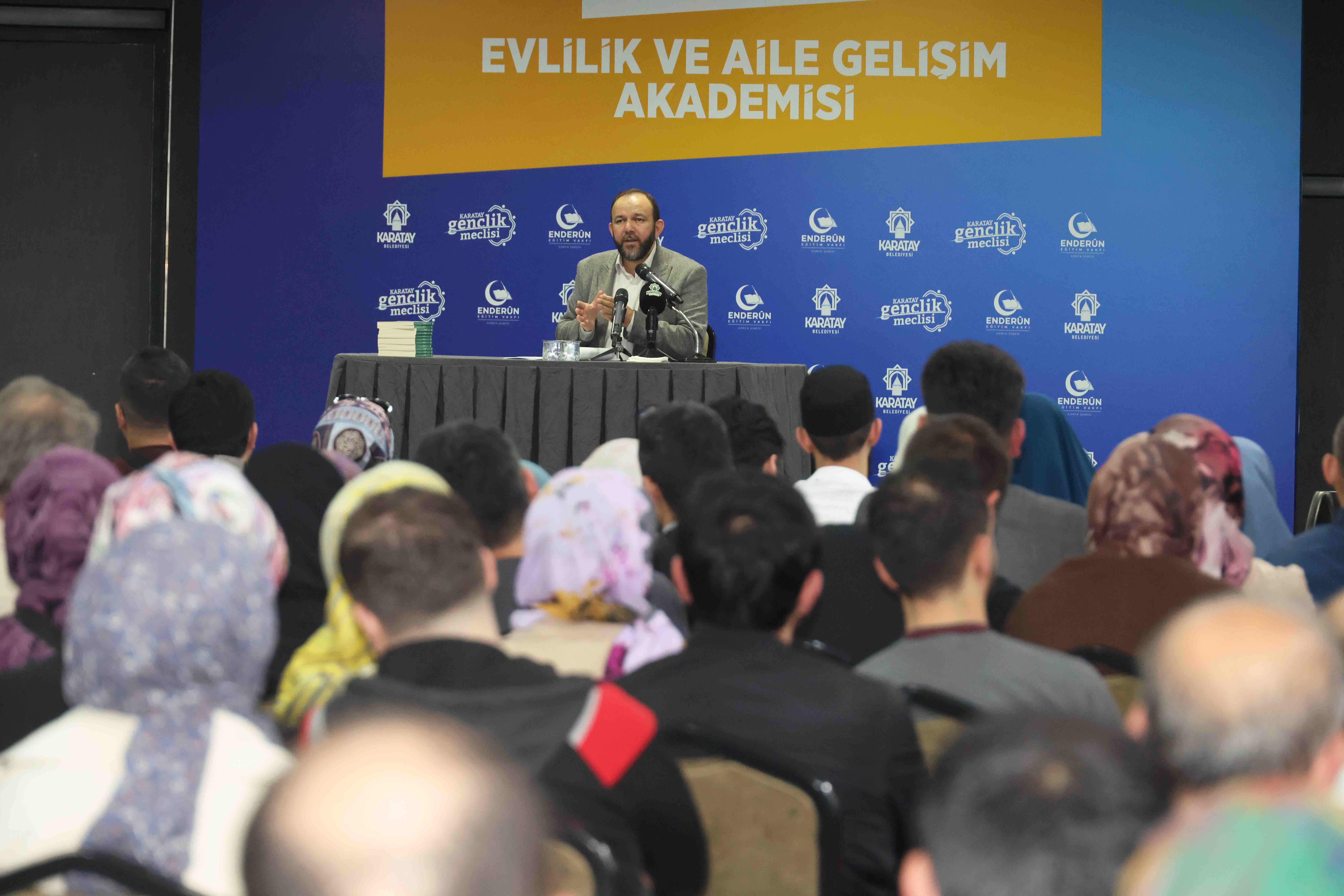 evlilik-ve-aile-gelisim-akademisi-yogun-katilimla-devam-ediyor-2.jpg