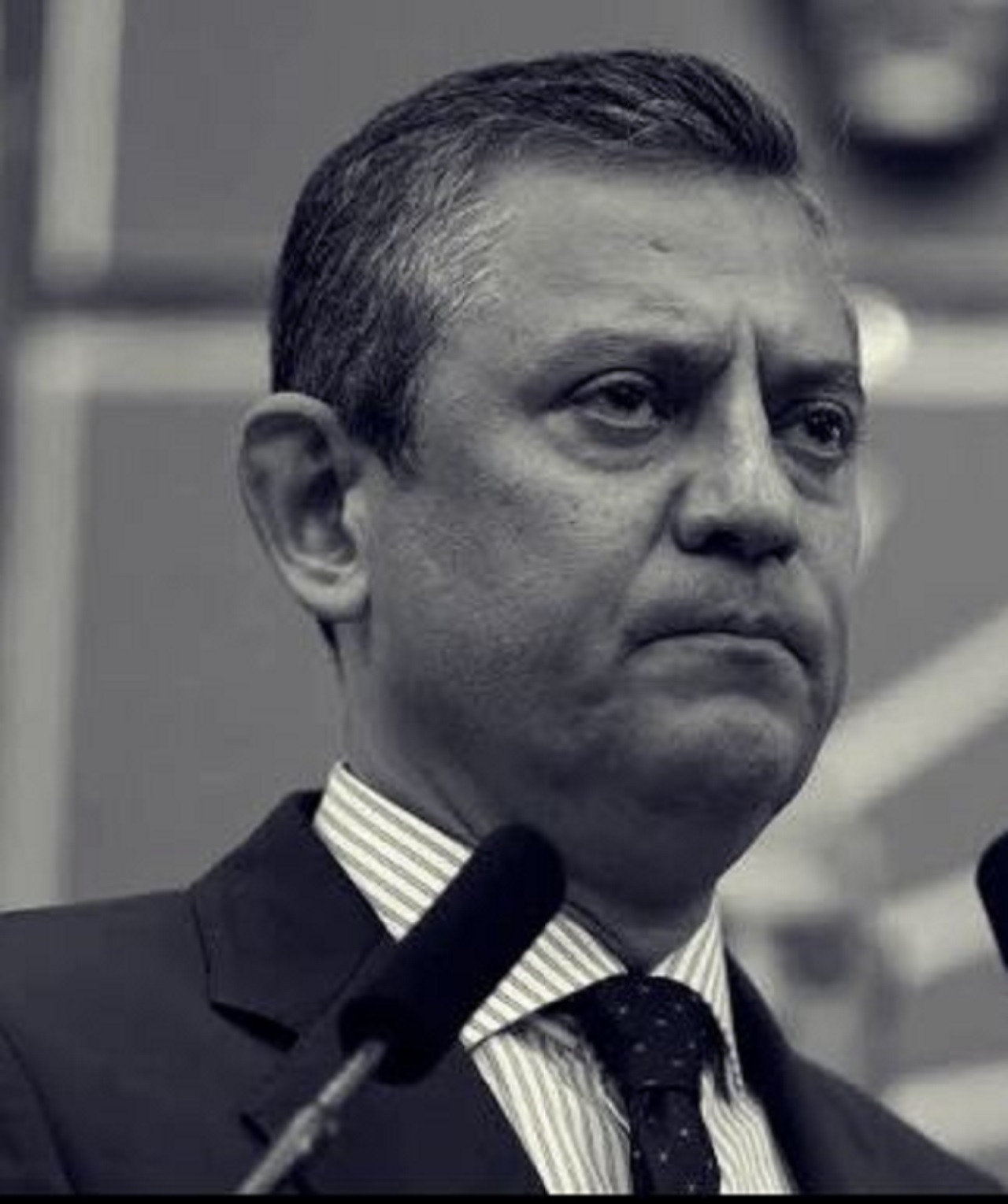 ozgur-ozel-001.jpg