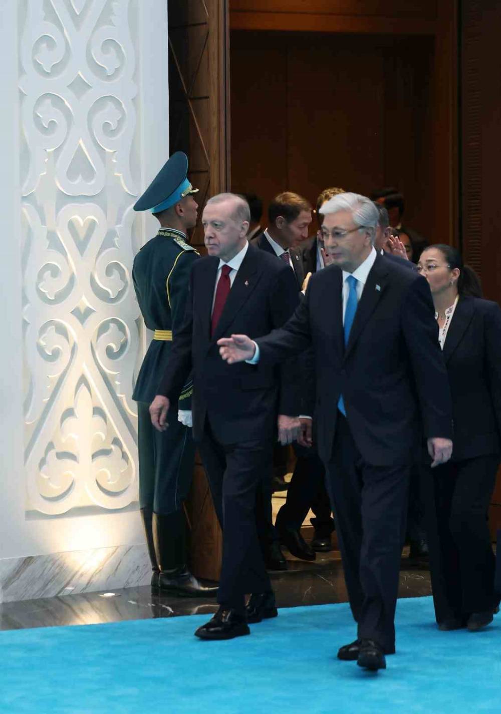 Cumhurbaşkanı Erdoğan, Bağımsızlık Sarayı’nda resmi törenle karşılandı