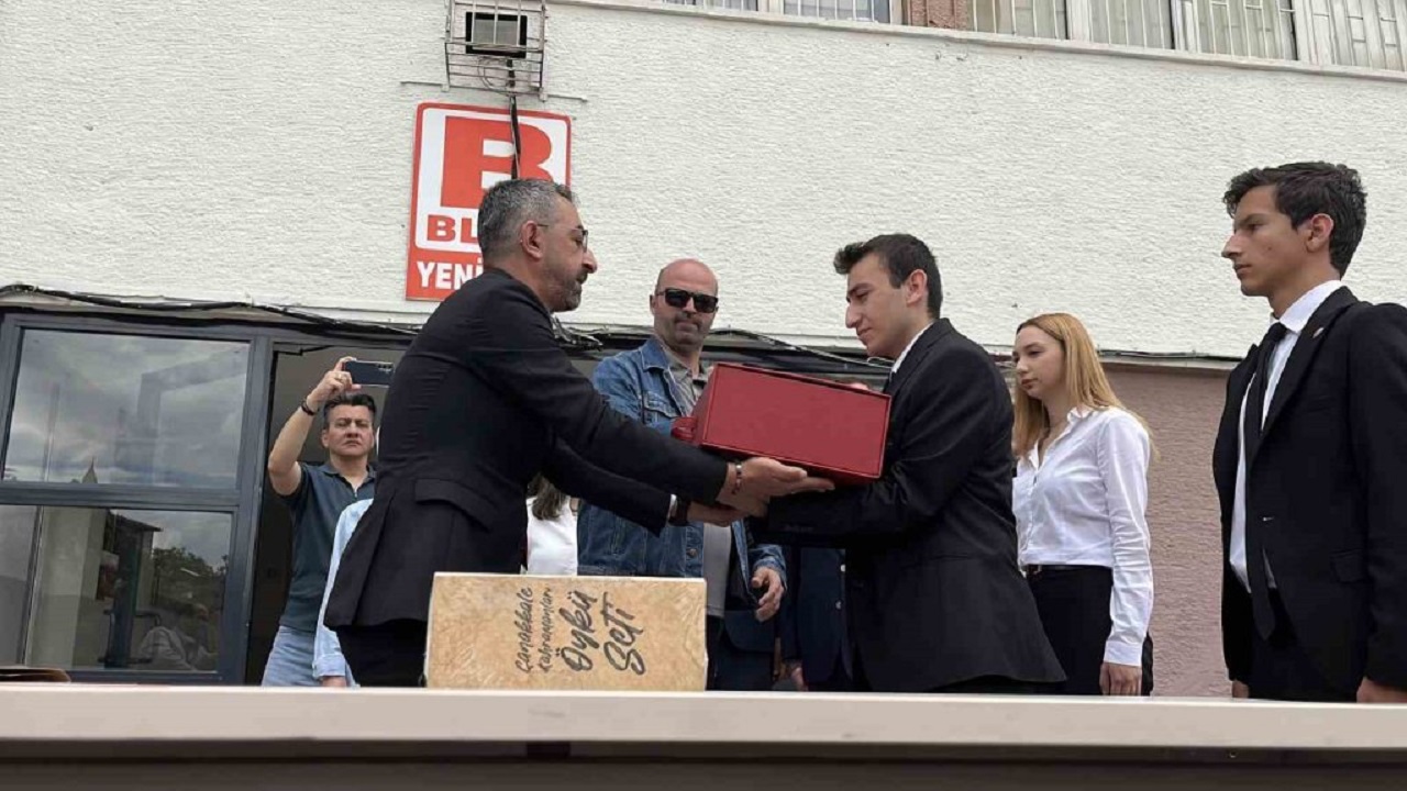konya-lisesi-bayrak.jpg